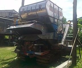 ขายด่วน รถเกี่ยวข้าวปานเจริญการช่าง (PJR) รถสวยสภาพดีพร้อมทำงานได้เลยครับ เครื่องยนต์ HINO 210 HP TURBO JO8C แน่นดีแรงดีทั้งคัน อุ้ม 2.5 ตัน ปั๊มเบอร์ 22 ไดกิ้น ช่วงล่างใหญ่ 12HT สภาพดี 70\% พร้อมใช้งาน ราคาต่อรองได้ครับ