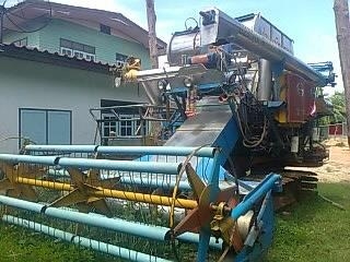 ขายด่วน รถเกี่ยวข้าวปานเจริญการช่าง (PJR) รถสวยสภาพดีพร้อมทำงานได้เลยครับ เครื่องยนต์ HINO 210 HP TURBO JO8C แน่นดีแรงดีทั้งคัน อุ้ม 2.5 ตัน ปั๊มเบอร์ 22 ไดกิ้น ช่วงล่างใหญ่ 12HT สภาพดี 70\% พร้อมใช้งาน ราคาต่อรองได้ครับ