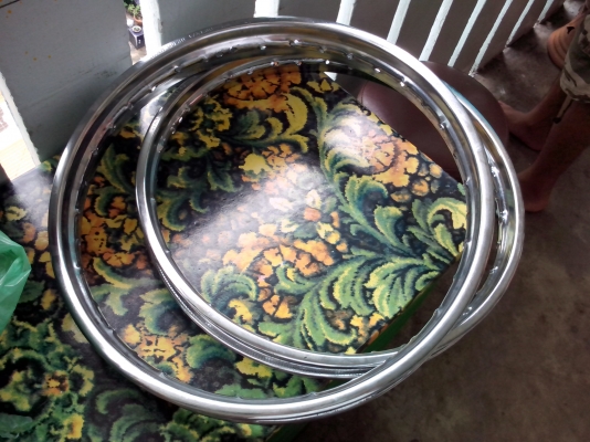 ขายล้อเหล็กเเท้ wave125i ปี13 ไม่คด ไม่ดุ้ง สวยๆ