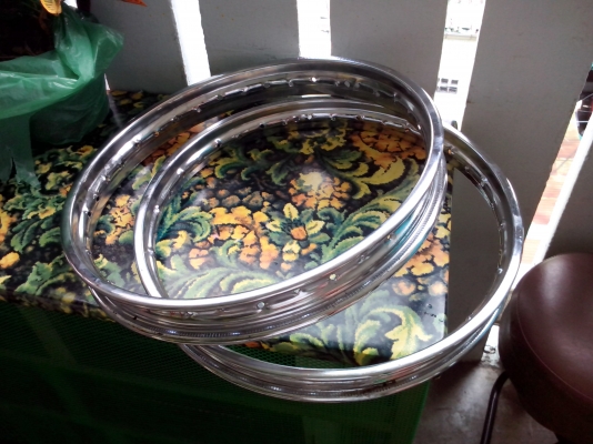 ขายล้อเหล็กเเท้ wave125i ปี13 ไม่คด ไม่ดุ้ง สวยๆ