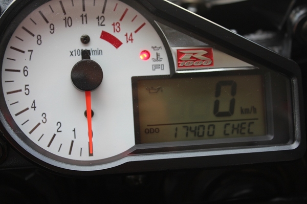 แม็กสิงห์บุรี//SUZUKI GSX-R1000 K1 ปี2001 สภาพหล่อ ท่อสูตร อินวอย+สรรพาสมิตร 155000 (รับเทิร์น)