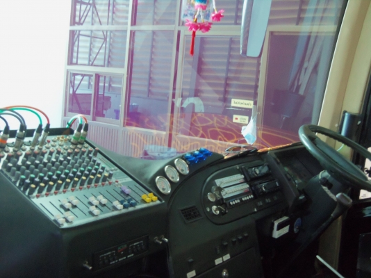 ขายรถบัส8ล้อ2ชั้นรถสภาพใหม่มาก จดทะเบียนใหม่ 3เม.ย.2556