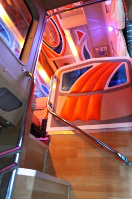 ขายรถบัส8ล้อ2ชั้นรถสภาพใหม่มาก จดทะเบียนใหม่ 3เม.ย.2556