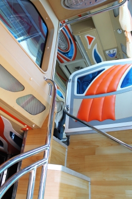 ขายรถบัส8ล้อ2ชั้นรถสภาพใหม่มาก จดทะเบียนใหม่ 3เม.ย.2556