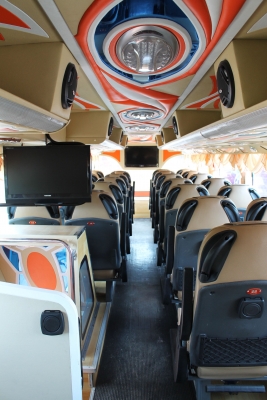 ขายรถบัส8ล้อ2ชั้นรถสภาพใหม่มาก จดทะเบียนใหม่ 3เม.ย.2556