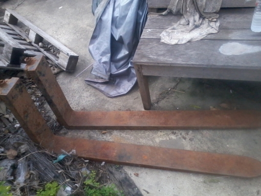 ขาย งา รถยกครับ สภาพตามรูป น่า จะ 1 ตัน