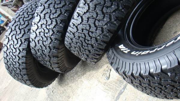 ขายยาง BF Goodrich Allterrain 265 70 r16  ปลายปี11 อีกชุดสวยๆ