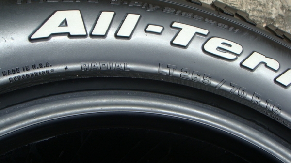 ขายยาง BF Goodrich Allterrain 265 70 r16  ปลายปี11 อีกชุดสวยๆ