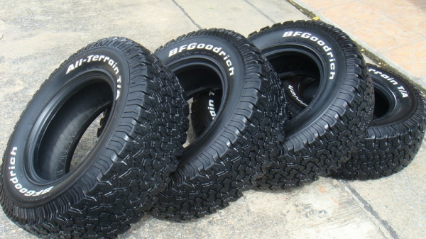 ขายยาง BF Goodrich Allterrain 265 70 r16  ปลายปี11 อีกชุดสวยๆ