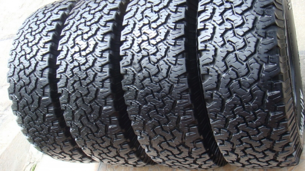 ขายยาง BF Goodrich Allterrain 265 70 r16  ปลายปี11 อีกชุดสวยๆ