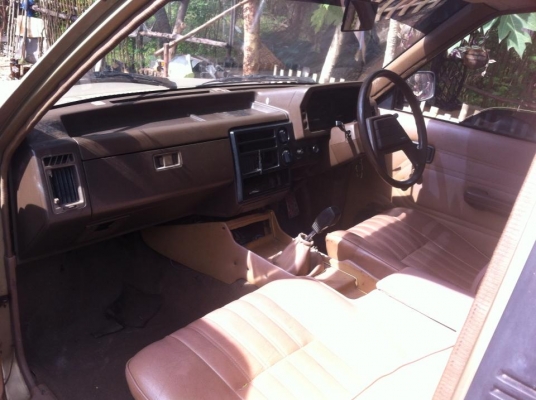 ขาย กระบะมาสด้า 4 ประตู เครื่องเบนซิน 1600 cc ถูกๆแรงๆครับ