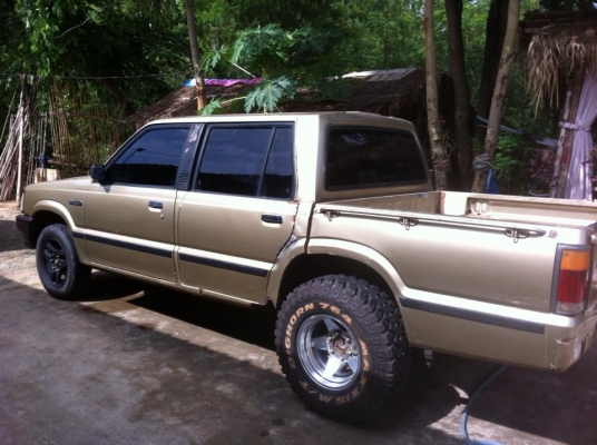 ขาย กระบะมาสด้า 4 ประตู เครื่องเบนซิน 1600 cc ถูกๆแรงๆครับ