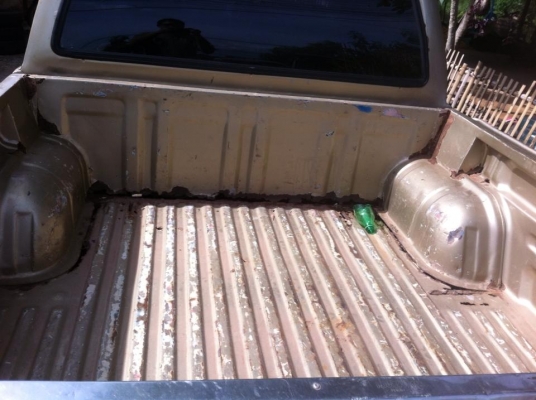 ขาย กระบะมาสด้า 4 ประตู เครื่องเบนซิน 1600 cc ถูกๆแรงๆครับ