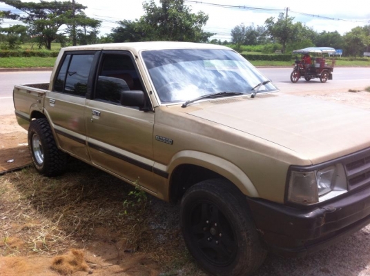 ขาย กระบะมาสด้า 4 ประตู เครื่องเบนซิน 1600 cc ถูกๆแรงๆครับ