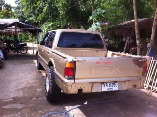 ขาย กระบะมาสด้า 4 ประตู เครื่องเบนซิน 1600 cc ถูกๆแรงๆครับ