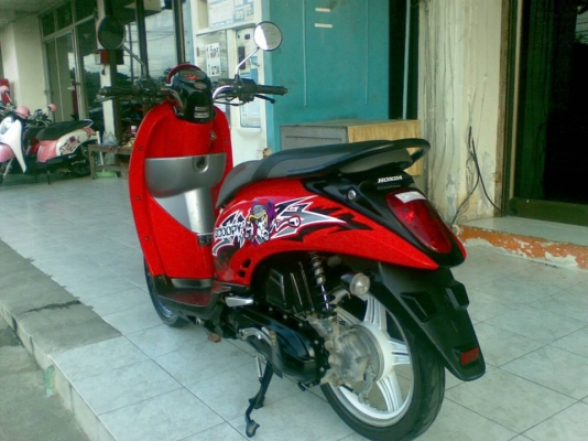 คุ้มจริงราคาถูก Scoopy – i (ล้อแม็กซ์ V.I.P) รถปลายปี2554 สีดำแดง คุ้มจริงราคาถูก Scoopy – i (ล้อแม็กซ์ V.I.P) รถปลายปี2554 สีดำแดง