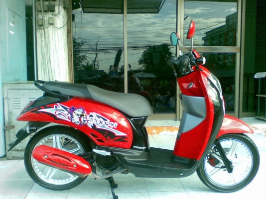 คุ้มจริงราคาถูก Scoopy – i (ล้อแม็กซ์ V.I.P) รถปลายปี2554 สีดำแดง คุ้มจริงราคาถูก Scoopy – i (ล้อแม็กซ์ V.I.P) รถปลายปี2554 สีดำแดง