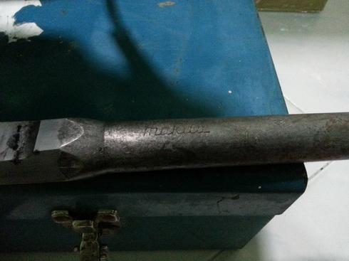 เครื่องสกัดคอนกรีตไฟฟ้าตัวใหญ่ยี่ห้อmakita รุ่น 1306 สภาพพร้อมใช้งานครับ