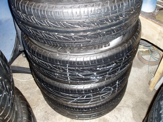 ขายยาง195 60 15 ขายยาง195 60 15