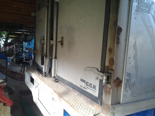 ขายตู้แห้ง 3 บาน ยาว 4.30 เมตร