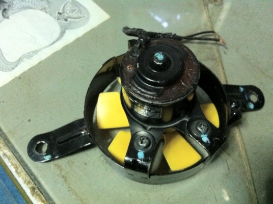 (ขายไปแล้วครับ ขอขอบคุณผู้ซื้อจาก พุทธมลฑล สาย 7 เป็นอย่างสูงครับ)ขาย พัดลมหม้อน้ำ ใส่มอเตอร์ไซด์ ฮอนด้า โซนิค พร้อมส่ง ราคาต่อรองได้ สามพราน นครปฐม