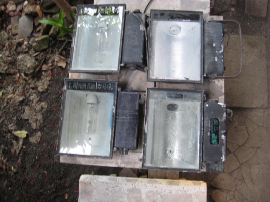 ขายไฟสนาม4โคม 1000เดียว หลอดขาดตามสภาพ