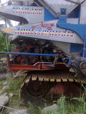 ขายรถเกี่ยวข้าว ศิษย์เจริญการช่าง 2 คัน ปี2011 พร้อมเทเล่อร์