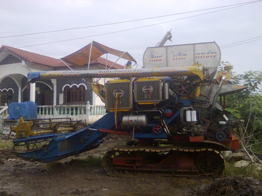 ขายรถเกี่ยวข้าว ศิษย์เจริญการช่าง 2 คัน ปี2011 พร้อมเทเล่อร์