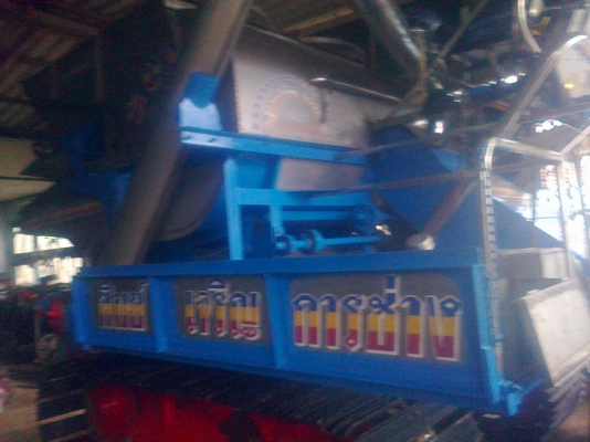 ขายรถเกี่ยวข้าว ศิษย์เจริญการช่าง 2 คัน ปี2011 พร้อมเทเล่อร์