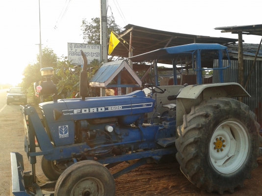 ขายด่วนรถไถยี่ห้อford5500t3 พร้อมใบมีดหน้า ผานหลัง พร้อมที่คีบอ้อย ติดต่อเจ้าของโดยตรง 0821653457 คุณประทีป