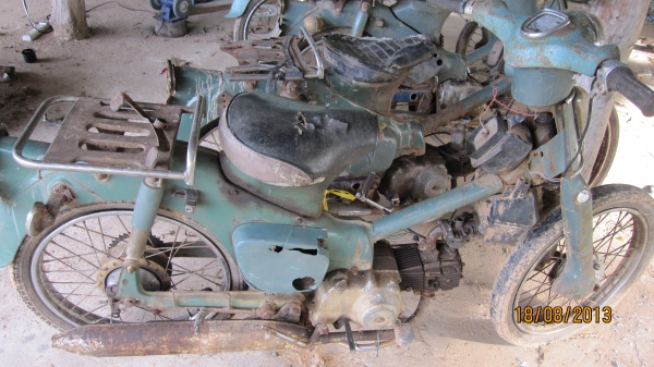 ด่วนๆครับชี50มาใหม่4คันคันล่ะ6000บาทราคานี้ไม่ลดนะครับขายตามสภาพรถเครื่องไม่ติดเล่มไม่มีครับสนใจติดต่อมาเลยครับ0801696651รถยุอำนาจเจริญครับส่งได้ทั่วไทยครับ+ค่าส่ง1000บาท...เอาก่อนเลือกก่อนเลยครับ