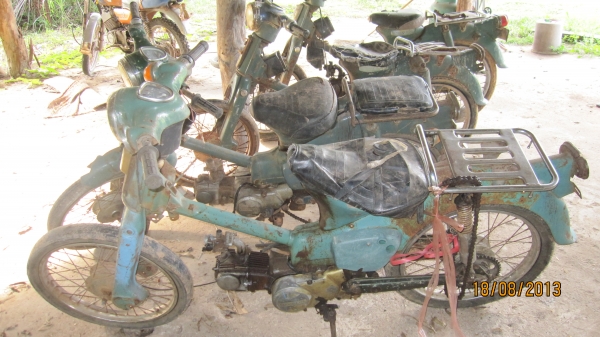 ด่วนๆครับชี50มาใหม่4คันคันล่ะ6000บาทราคานี้ไม่ลดนะครับขายตามสภาพรถเครื่องไม่ติดเล่มไม่มีครับสนใจติดต่อมาเลยครับ0801696651รถยุอำนาจเจริญครับส่งได้ทั่วไทยครับ+ค่าส่ง1000บาท...เอาก่อนเลือกก่อนเลยครับ