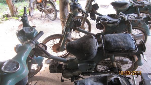 ด่วนๆครับชี50มาใหม่4คันคันล่ะ6000บาทราคานี้ไม่ลดนะครับขายตามสภาพรถเครื่องไม่ติดเล่มไม่มีครับสนใจติดต่อมาเลยครับ0801696651รถยุอำนาจเจริญครับส่งได้ทั่วไทยครับ+ค่าส่ง1000บาท...เอาก่อนเลือกก่อนเลยครับ