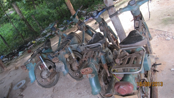 ด่วนๆครับชี50มาใหม่4คันคันล่ะ6000บาทราคานี้ไม่ลดนะครับขายตามสภาพรถเครื่องไม่ติดเล่มไม่มีครับสนใจติดต่อมาเลยครับ0801696651รถยุอำนาจเจริญครับส่งได้ทั่วไทยครับ+ค่าส่ง1000บาท...เอาก่อนเลือกก่อนเลยครับ