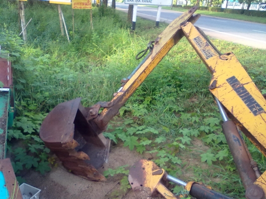 แขนขุดแบคโคร ติดตั้งรถไถ