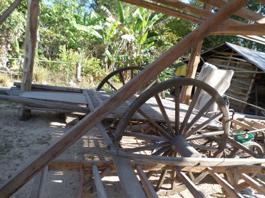 ขายเกวียนโบราณไม้พยุงเกือบทั้งหลังเริ่มจะหายากแล้วครับ เกวียนสภาพดีสภาพเกือบสมบูรณ์เก่าเก็บของผูเต่าแถวบ้านครับ  มียุ3หลังด่วนๆๆๆเปิดที่หลังละ13000บาทราคาคุยกันได้ครับสนใจติดต่อ 0801696651 อยู่อำนาจเจริญครับ