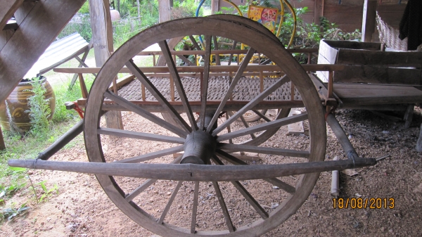 ขายเกวียนโบราณไม้พยุงเกือบทั้งหลังเริ่มจะหายากแล้วครับ เกวียนสภาพดีสภาพเกือบสมบูรณ์เก่าเก็บของผูเต่าแถวบ้านครับ  มียุ3หลังด่วนๆๆๆเปิดที่หลังละ13000บาทราคาคุยกันได้ครับสนใจติดต่อ 0801696651 อยู่อำนาจเจริญครับ