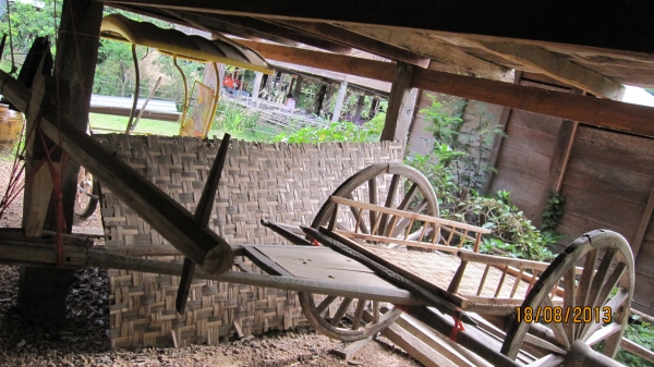 ขายเกวียนโบราณไม้พยุงเกือบทั้งหลังเริ่มจะหายากแล้วครับ เกวียนสภาพดีสภาพเกือบสมบูรณ์เก่าเก็บของผูเต่าแถวบ้านครับ  มียุ3หลังด่วนๆๆๆเปิดที่หลังละ13000บาทราคาคุยกันได้ครับสนใจติดต่อ 0801696651 อยู่อำนาจเจริญครับ