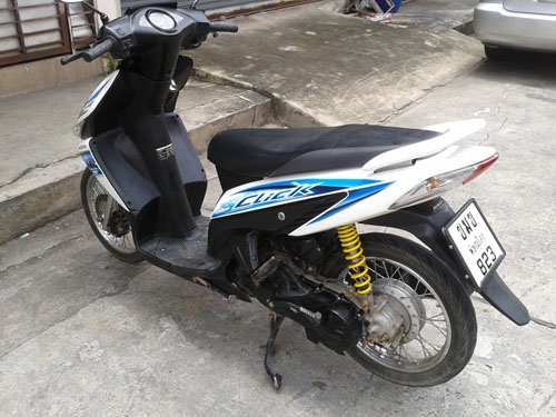 click ปี49 สีขาว ฟ้า รถบ้าน สภาพเดิม เครื่องแน่น ไม่มีควันขาว ไม่หลวมเครื่องฟิตๆ ภายนอกตามรูป มีเล่ม เอกสารครบ ราคาถูกๆ