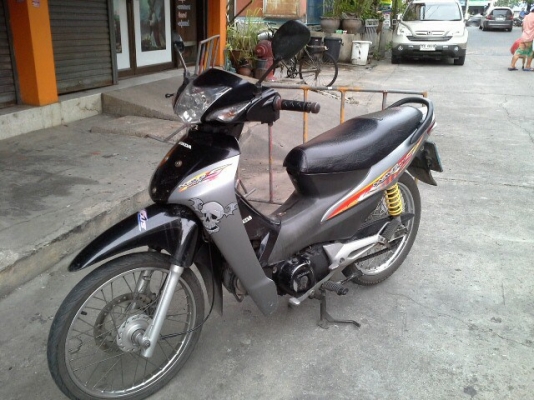 wave 100 ubox ปี 49 สีเทา ดำ กุญแจใหญ่ สภาพรถเดิมๆ เครื่องไม่เคยทำ หัวสะอาด เครื่องแน่นๆ ไม่หลวม ไม่มีควัน ภาษี พรบ.พึ่งต่ออยู่ถึง ปี 57