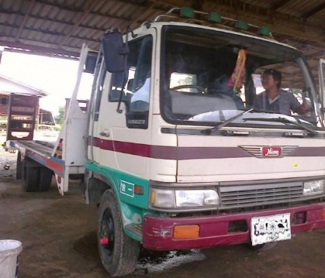 HINO FD 195 HP HO7D รถบรรทุกหกล้อหางปลาขึ้นรถเกี่ยวข้าว รถสวยทั้งภายในและภายนอกพร้อมใช้งานได้เลยครับ ช่วงล่างคัชซีสวยมาก ยาง 8.25 ขอบ 16 สภาพดี เครื่องแห้งแรงดีเดิมๆ ภายในห้องเก๋งคอนโซลสวยครบพร้อม แอร์เย็น พวงมาลัยเพาเวอร์ ระบบเบรคทริ๊ปฟี้ ยางสภาพดี 70\% พ