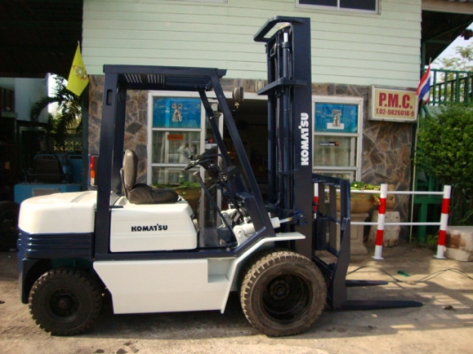 ขายรถโฟล์คลิฟท์  KOMATSU  FD25-11  เครื่องยนต์ดีเซล  เกียร์ธรรมดา   เสาสูง  4 เมตร  ฮิ้งโฟล์ค  ล้อหน้าคู่