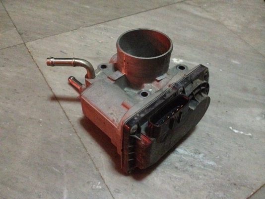 ลิ่นเร่ง toyota altis 2008