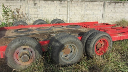 เทเล่อร์ลากรถตัดอ้อยขนาดสามเพลารถสิบล้อ ราคาต่อรองได้โทรมาคุยกันก่อนนะค่ะ