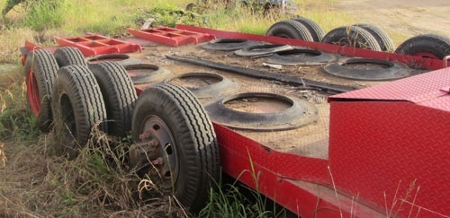 เทเล่อร์ลากรถตัดอ้อยขนาดสามเพลารถสิบล้อ ราคาต่อรองได้โทรมาคุยกันก่อนนะค่ะ