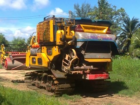 ขายรถเกี่ยว KM47 อุ้ม 2.5 ตัน พร้อมใช้ รถใช้งานอยู่ 088-4501277 ขายรถเกี่ยว KM47 อุ้ม 2.5 ตัน พร้อมใช้ รถใช้งานอยู่ 088-4501277