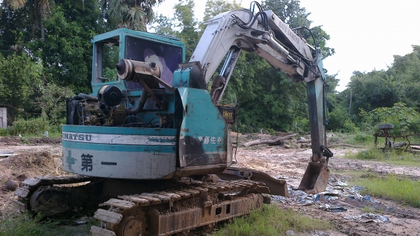 ขายkomatsu 75uuรถพร้อมใช้งานมีปุ้กี๊2อันระบบดีทำงานไวมาก
