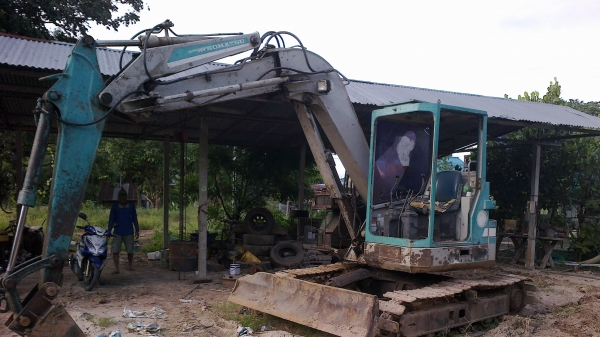 ขายkomatsu 75uuรถพร้อมใช้งานมีปุ้กี๊2อันระบบดีทำงานไวมาก