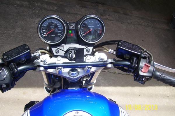 ขออภัยครับ ขาย/แลก cb1300 y.05  in แต่งนิดๆๆ แต่หล่อ "รูปล่าสุด"