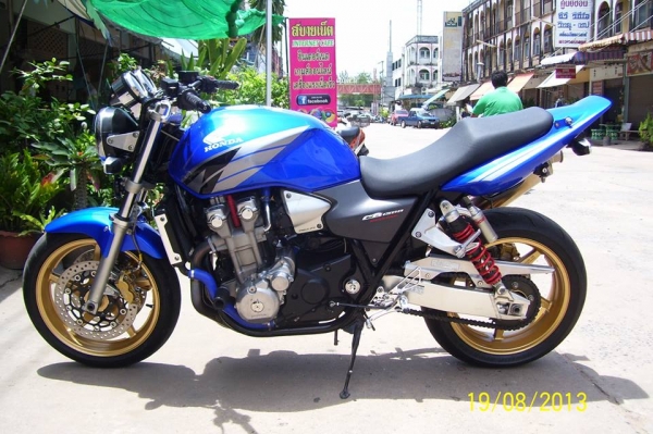 ขออภัยครับ ขาย/แลก cb1300 y.05  in แต่งนิดๆๆ แต่หล่อ "รูปล่าสุด"